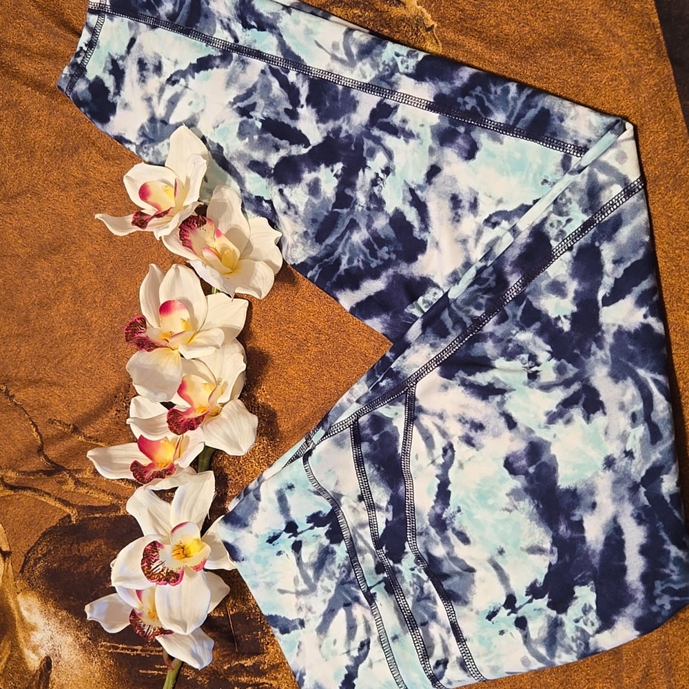 Buttery Soft Cropped Tie-Dye Leggings